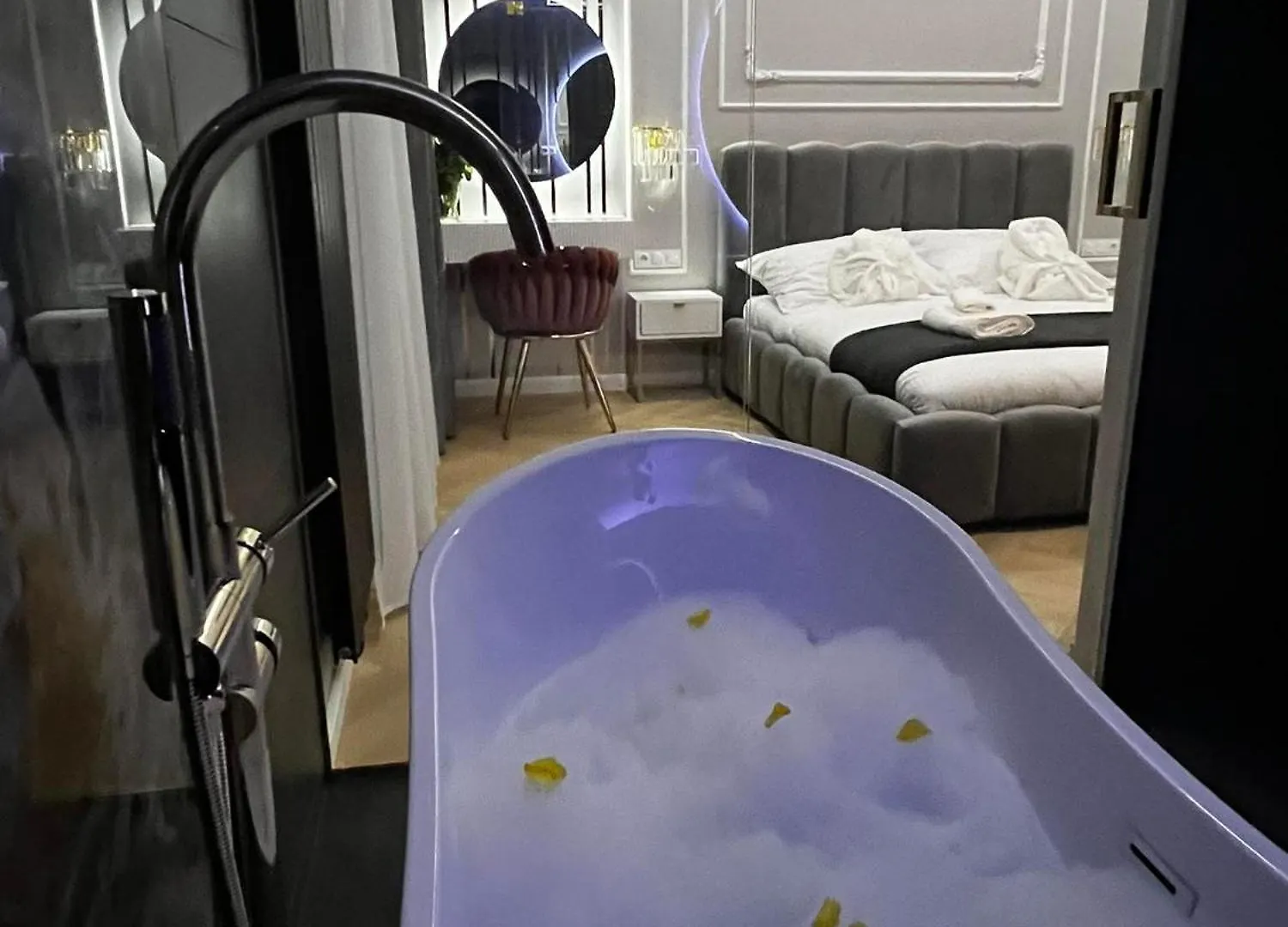 Paris In Cracow Apartment Krakow Poland